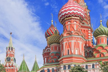 görünümünü Aziz Basil Katedrali ve Moskova'da işçinin Tower'ın