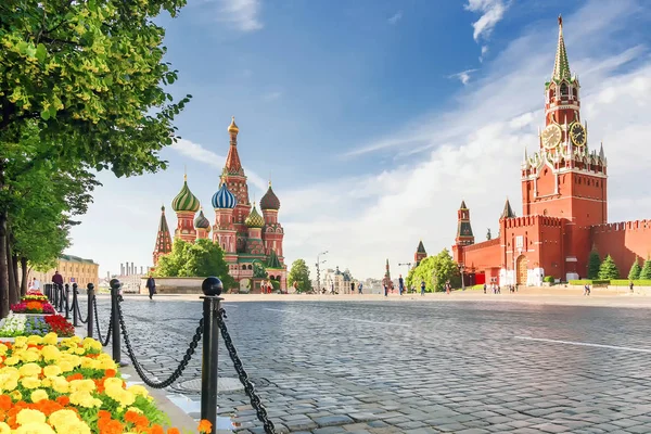 ロシアモスクワの赤の広場にあるバジル大聖堂 — ストック写真
