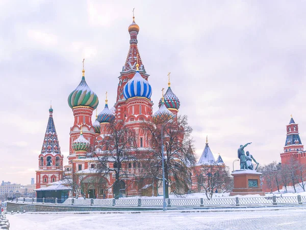 俄罗斯莫斯科圣巴西尔大教堂的冬季景观 — 图库照片