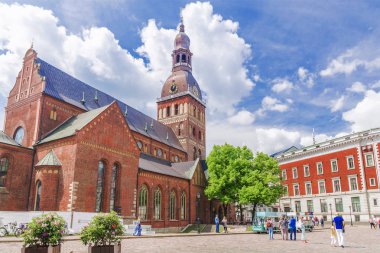 Riga, Letonya - 12 Haziran 2017: Riga Dome Cathedral Riga katedral kilise var. Dome Meydanı