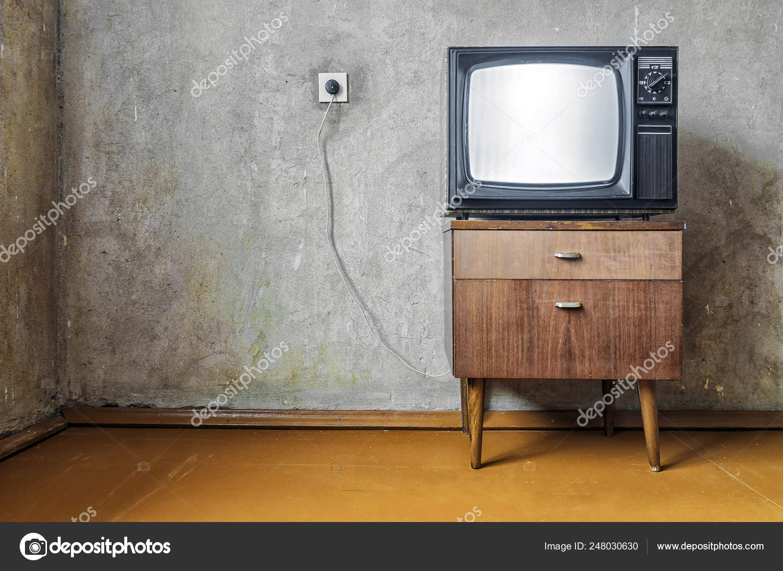 The old room with a retro the TV Stock Photo by ©deb-37 248030630