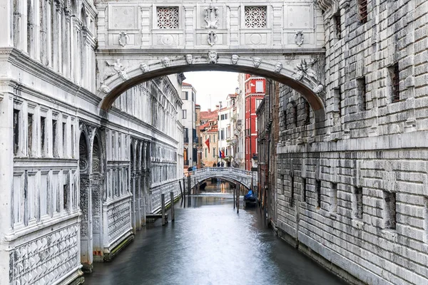 Velence. Olaszország. Sóni hídja Velencében — Stock Fotó