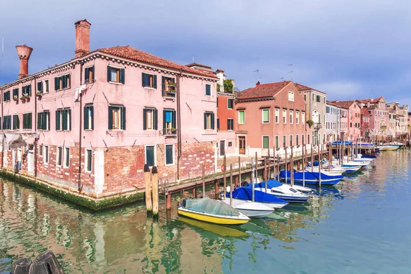 Venecia, Italia. Barrios residenciales en Venecia —  Fotos de Stock
