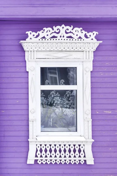 Window of the  Russian house.window with flowers — Stock Photo, Image