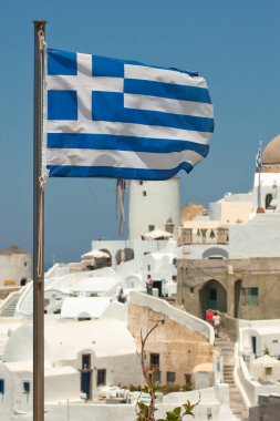Yunan bayrağı Santorini Yunanistan arka plan üzerinde yakın çekim