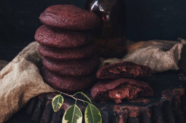 Close-up siyah arka plan üzerine nutella ile tanımlama