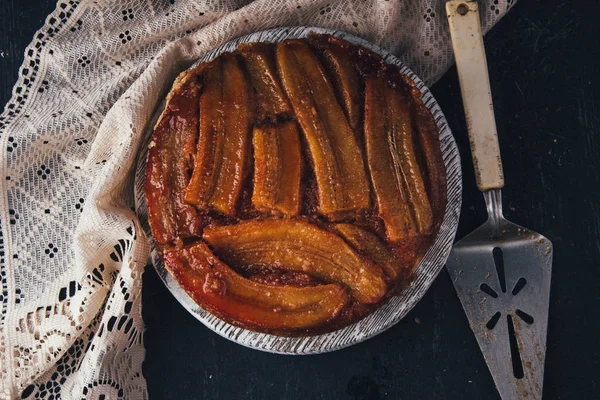 Primo Piano Torta Con Banane Fritte Messa Fuoco Selettiva — Foto Stock