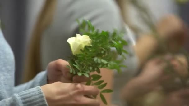 Criando Buquê Flores Casamento — Vídeo de Stock