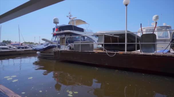 Boat Pier Boat Station Sunny Summer Day — Stock Video