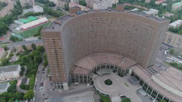 Flygfoto Byggnaden Cosmos Hotell Moskva Kameran Rör Sig Bort Från — Stockvideo