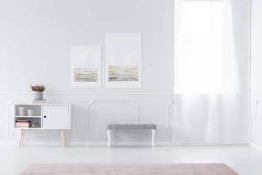 Beyaz dolap ve zarif Hol için mobilya iç pencere ile beyaz duvara gri tezgah