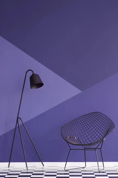 Modern Oturma Odası Metal Lamba Siyah Damalı Zemin Koltukta Asimetrik — Stok fotoğraf