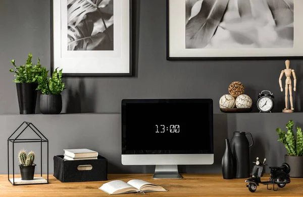 Close Wooden Workspace Computer Monitor Showing Time Botanic Black White — Stock Photo, Image