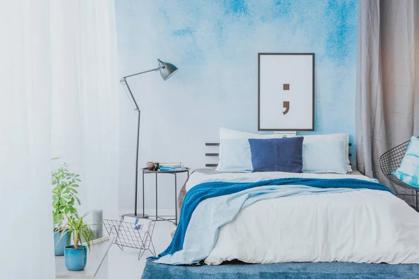 Romantic Bedroom Interior Blue Accents Poster Lamp Watercolor Paint Wall — Stock Photo, Image