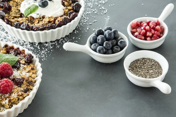 High Angle Two Bowls Oatmeal Raisins Fruit Next Blueberries Pomegranate — Stock Photo, Image