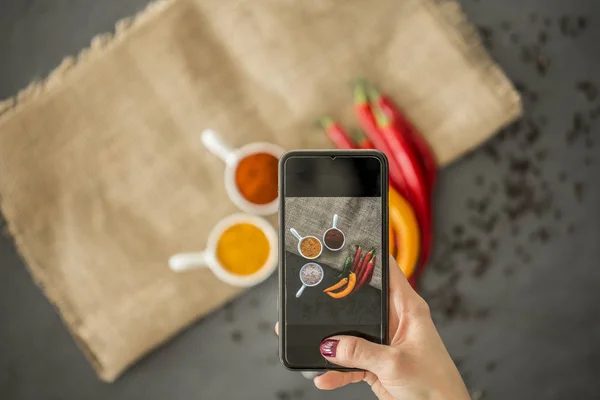 Focus Woman Hand Holding Black Phone Using Take Photo Arrangement — Stock Photo, Image