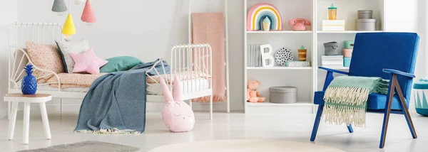 Cabecera Interior Escandinavo Dormitorio Para Niño Con Almohadas Juguetes Lindos —  Fotos de Stock