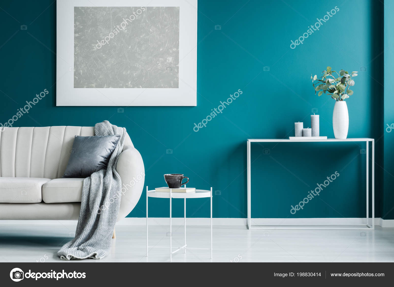 Peinture Grise Sur Mur Vert Table Basse Blanche Bureau Couverture image  libre de droit par photographee.eu © #198830414