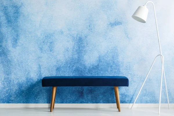 Banco Azul Lâmpada Branca Parede Aquarelle Interior Sala Espera Coloque — Fotografia de Stock