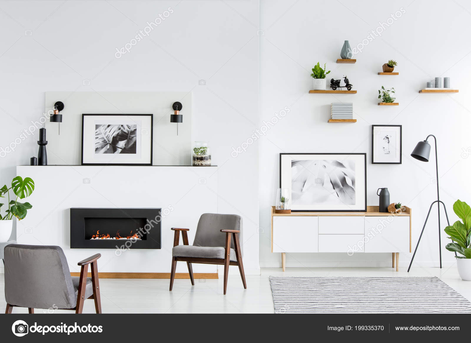 Grijze Fauteuils Witte Ruime Woonkamer Interieur Met Posters Open ... Grijze Fauteuils Witte Ruime Woonkamer Interieur Met Posters Open ...