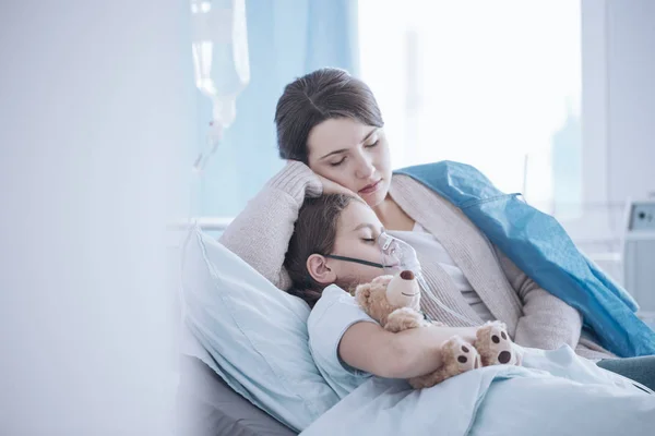 Mother Taking Care Sick Daughter Oxygen Mask Teddy Bear — Stock Photo, Image