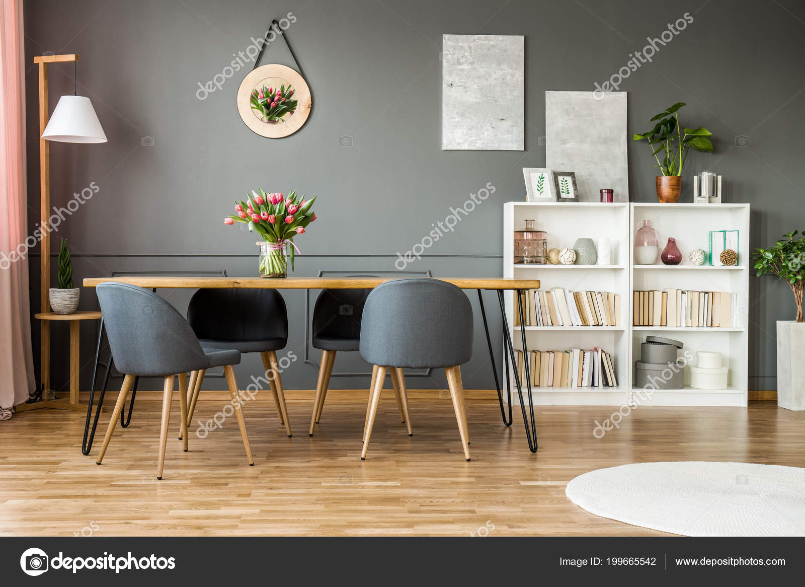 Weiße Holz Rack Mit Büchern Dekor Und Frischen Pflanzen