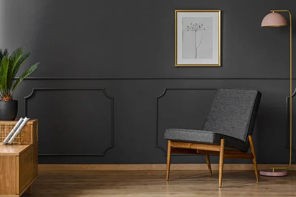 Silla Negra Amplio Oscuro Salón Retro Interior Con Lámpara Armario — Foto de Stock