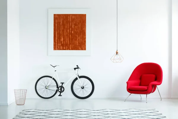 Foto Real Una Bicicleta Con Neumáticos Negros Sillón Rojo Pintura —  Fotos de Stock