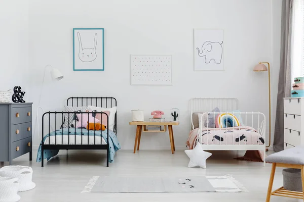 Gezellige Slaapkamer Interieur Voor Broers Zussen Twee Bedden Een Witte — Stockfoto