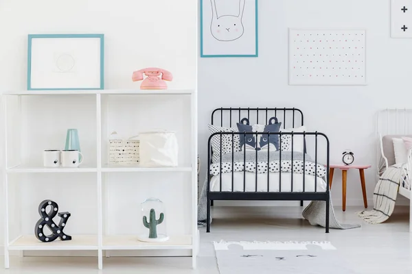 Kid Slaapkamer Interieur Met Uitzicht Een Hele Bed Een Deel — Stockfoto