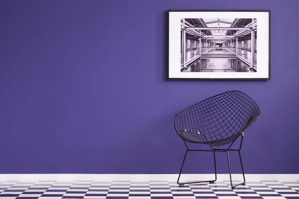 Poster Violet Wall Black Armchair Retro Living Room Interior Copy — Stock Photo, Image
