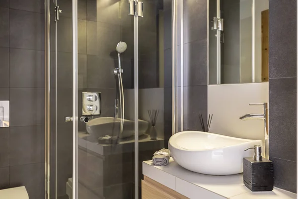 Bathroom Interior White Ceramic Washbasin Shower Cabin Glass Door Real — Stock Photo, Image