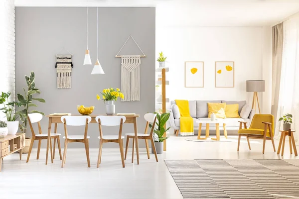 White Chairs Wooden Dining Table Bright Apartment Interior Yellow Armchair — Stock Photo, Image