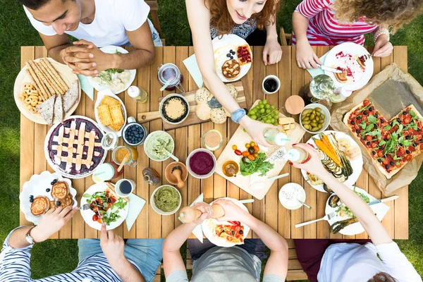 Top View Garden Table Pastry Fruits Pizza Meeting Friends — Stock Photo, Image