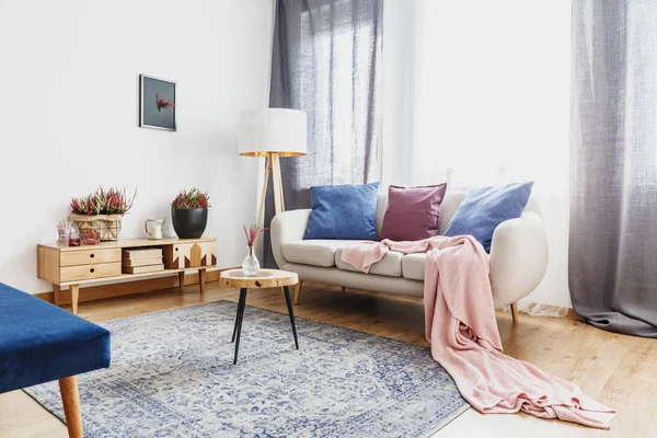 Wooden Stool Glass Vase Patterned Carpet Next Sofa Pink Blanket — Stock Photo, Image