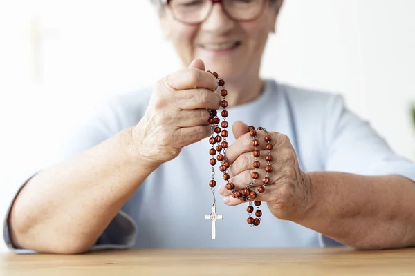 Close Smiling Elderly Person Holding Rosary Cross Focus Hands — Stock Photo, Image