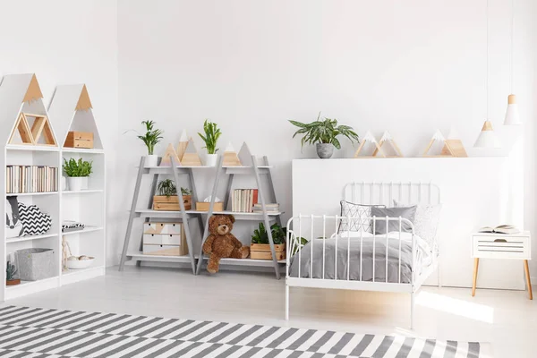 Planten Pluche Speelgoed Planken Scandi Kind Slaapkamer Interieur Met Grijze — Stockfoto