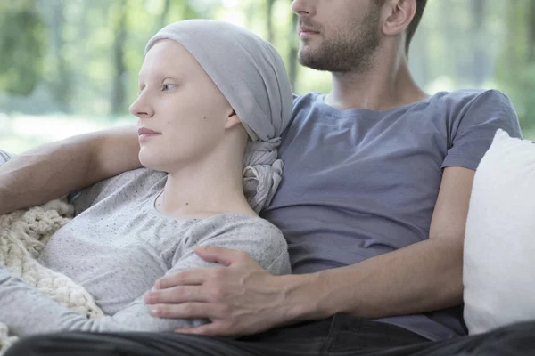 Loving Husband Hugging His Sad Wife Chemotherapy Breast Cancer — Stock Photo, Image