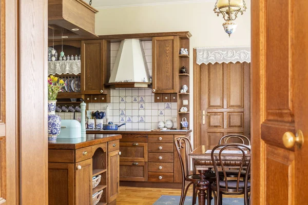 Chairs Dining Table Classic Wooden Kitchen Interior Island Real Photo — Stock Photo, Image