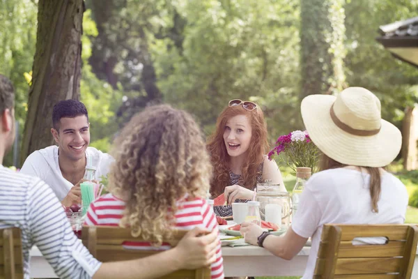 Smiling Red Haired Woman Happy Spanish Man Garden Party — Stock Photo, Image