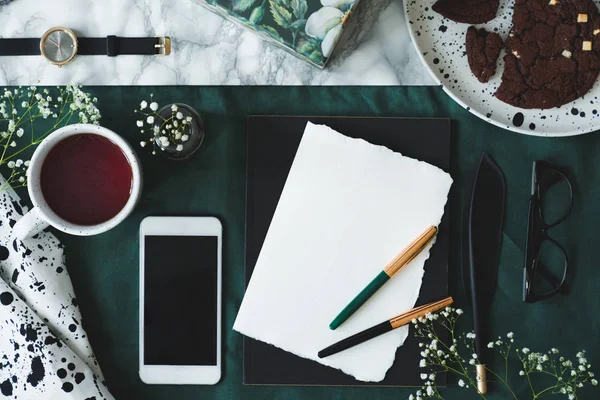 Mesa Patrón Mármol Con Vista Superior Papel Vacío Con Dos — Foto de Stock