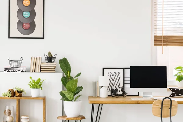 Interior Espaço Estudo Natural Criativo Para Adolescente Com Plantas Móveis — Fotografia de Stock