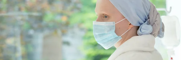 Panorama Weak Woman Mask Her Face Treatment Leukemia — Stock Photo, Image