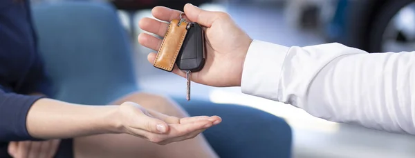 Panorama Close Car Seller Hand Giving Keys Buyer — Stock Photo, Image