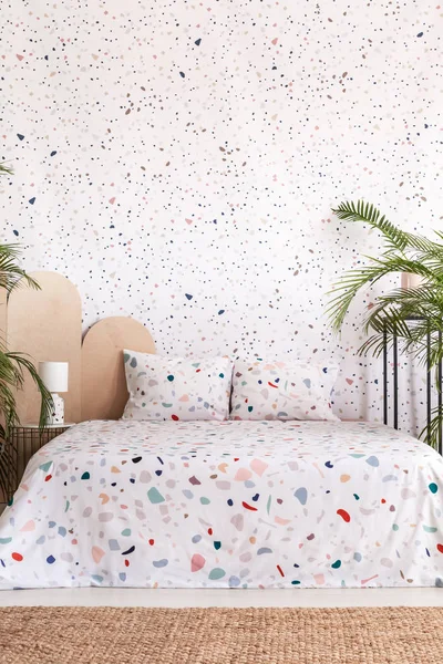 Oreillers Motifs Draps Sur Lit Dans Intérieur Chambre Moderne Avec — Photo