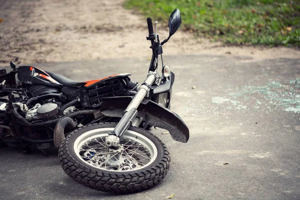 Uszkodzony Motocykl Drodze Zdarzenie Drogowe — Zdjęcie stockowe