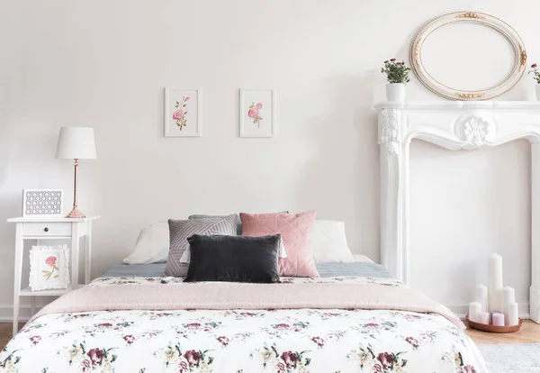 Véritable Photo Lumineux Intérieur Féminin Chambre Coucher Style Anglais Avec — Photo