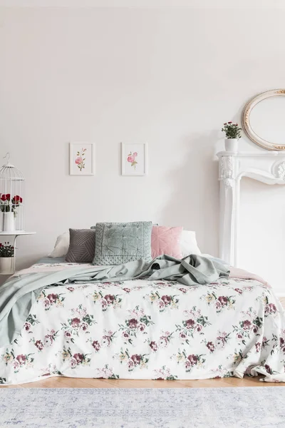 Two Simple Pink Posters Hanging Wall Double Bed Cushions Floral — Stock Photo, Image