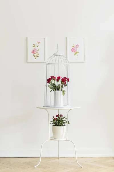 White Metal End Table Fresh Red Roses Standing Herringbone Parquet — Stock Photo, Image