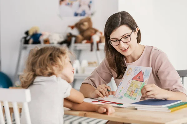 Thérapeute Professionnel Éducation Des Enfants Ayant Une Réunion Avec Enfant — Photo